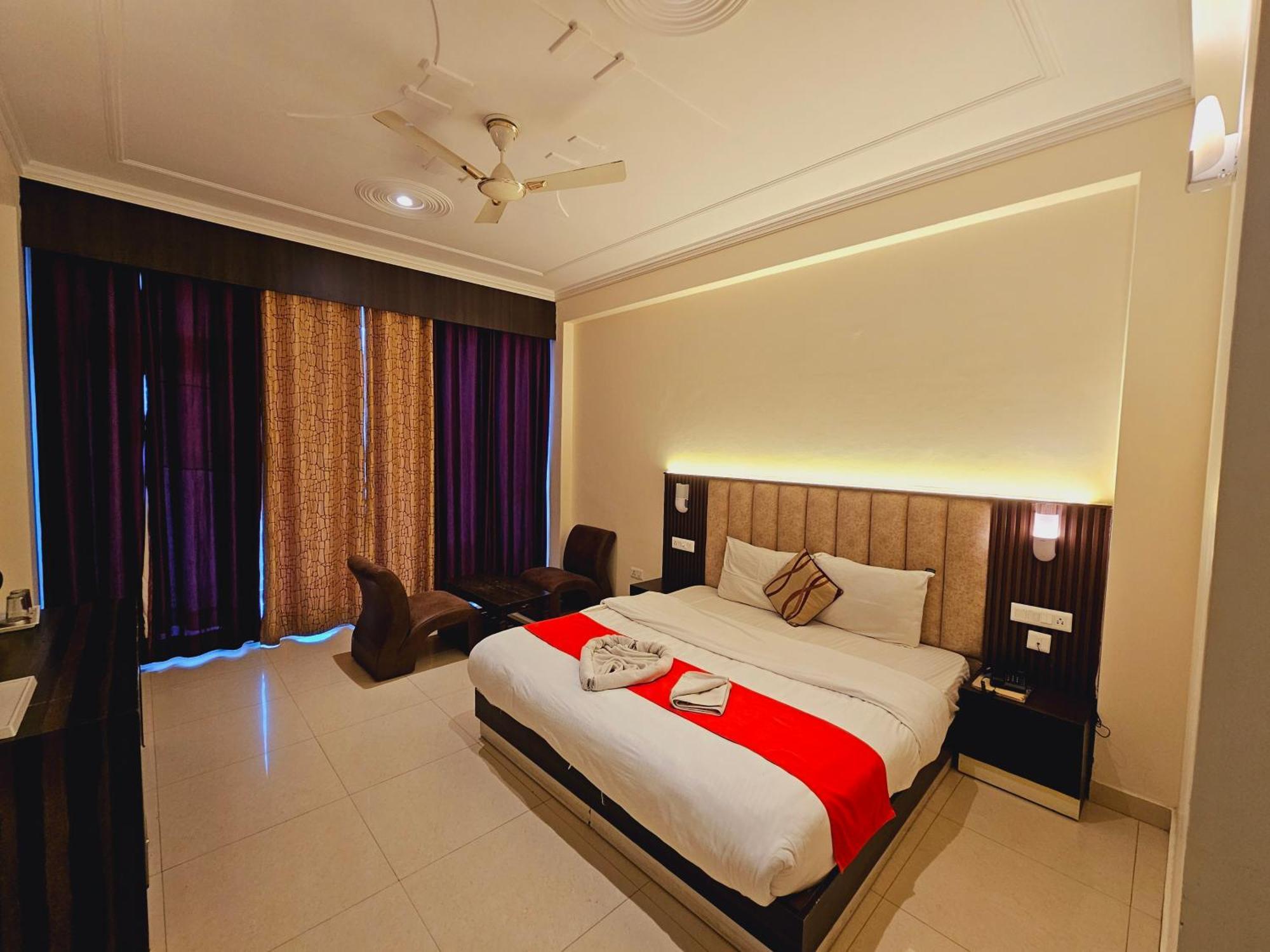 Hotel Kasauli View !! Balcony Rooms ! Terrace ! Restaurant ! Main Highway ! Garden !! Exterior photo