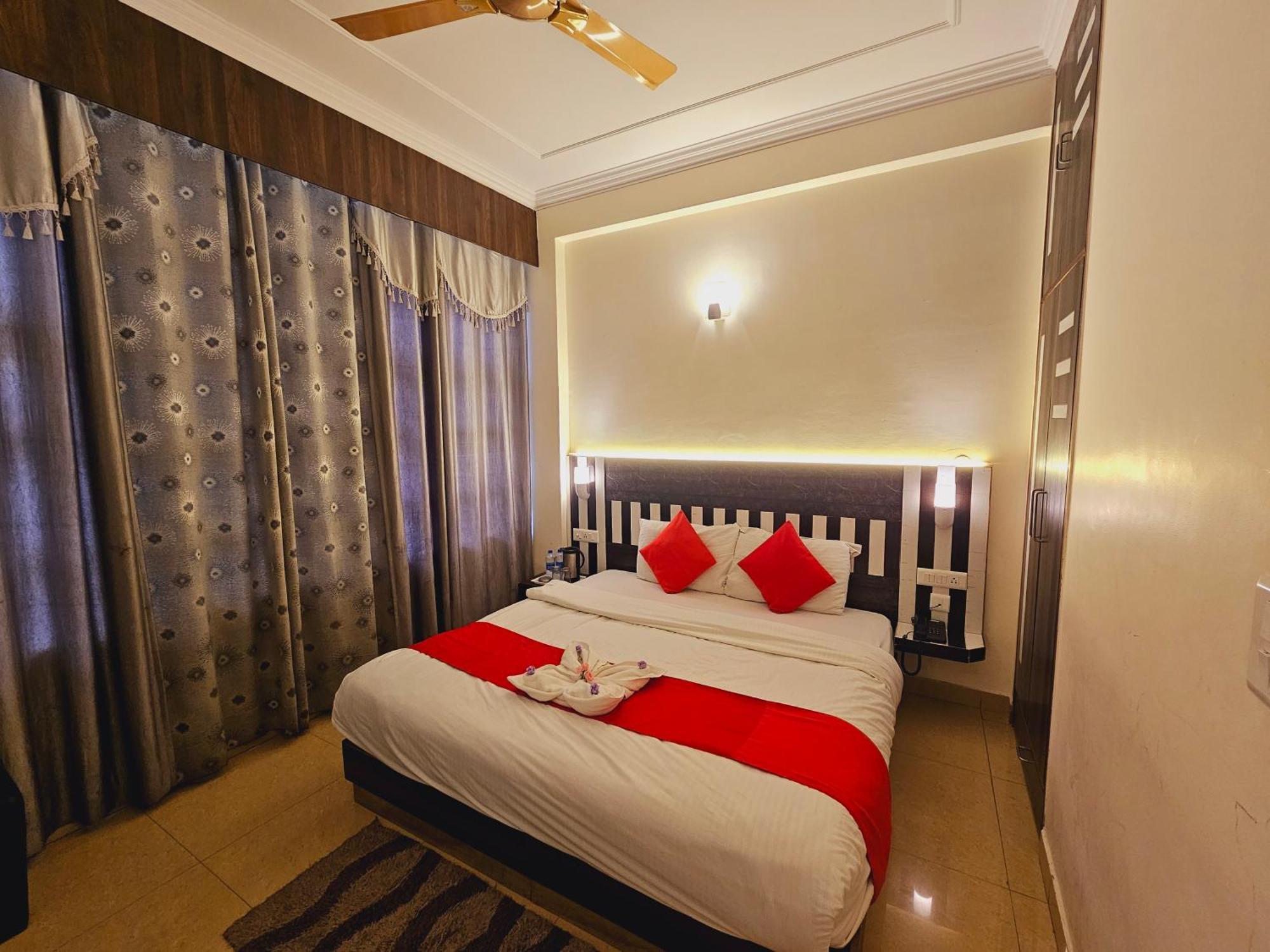 Hotel Kasauli View !! Balcony Rooms ! Terrace ! Restaurant ! Main Highway ! Garden !! Exterior photo
