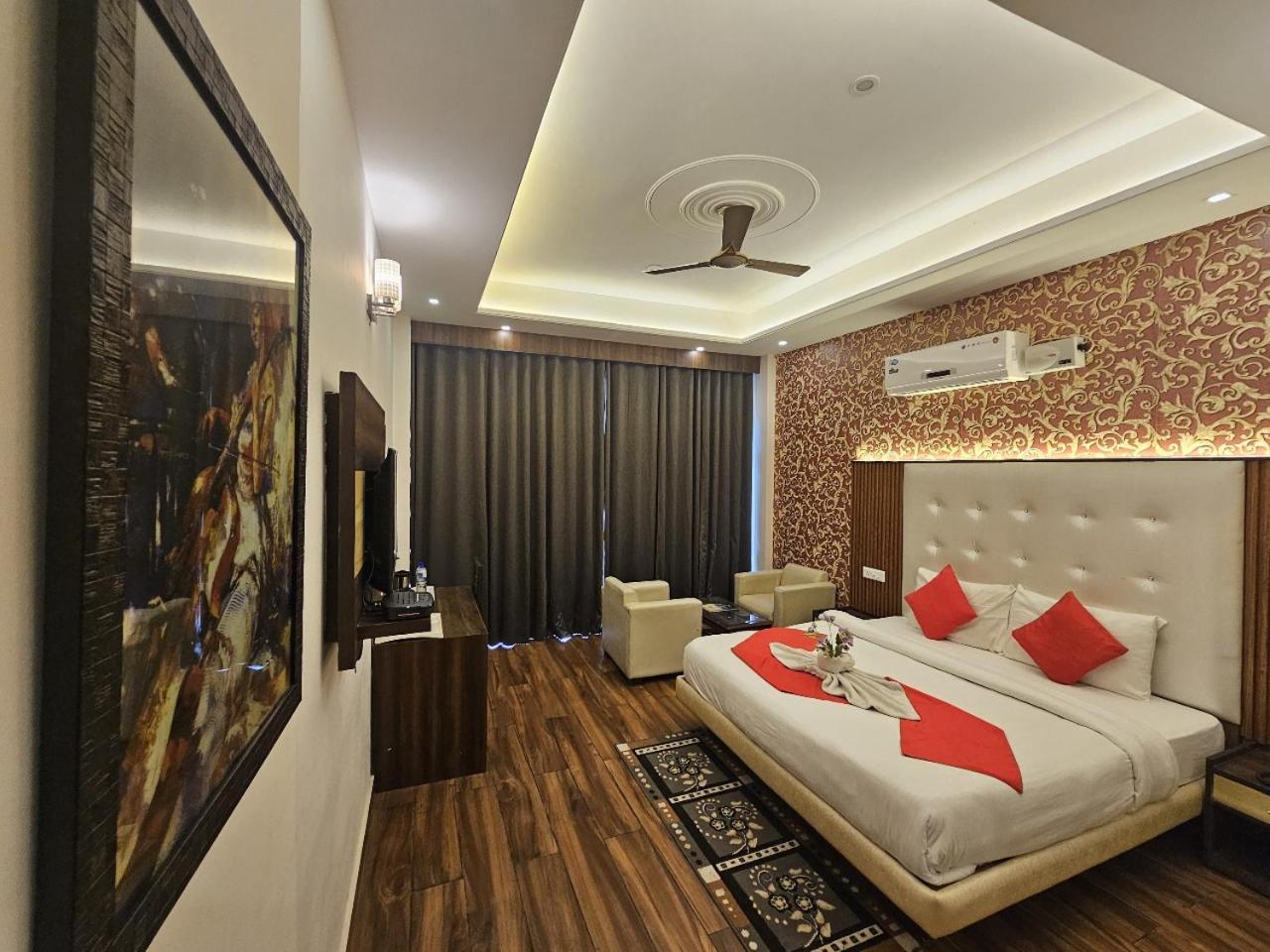 Hotel Kasauli View !! Balcony Rooms ! Terrace ! Restaurant ! Main Highway ! Garden !! Exterior photo