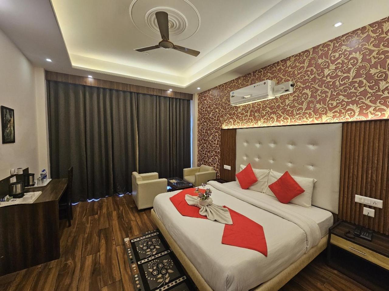 Hotel Kasauli View !! Balcony Rooms ! Terrace ! Restaurant ! Main Highway ! Garden !! Exterior photo