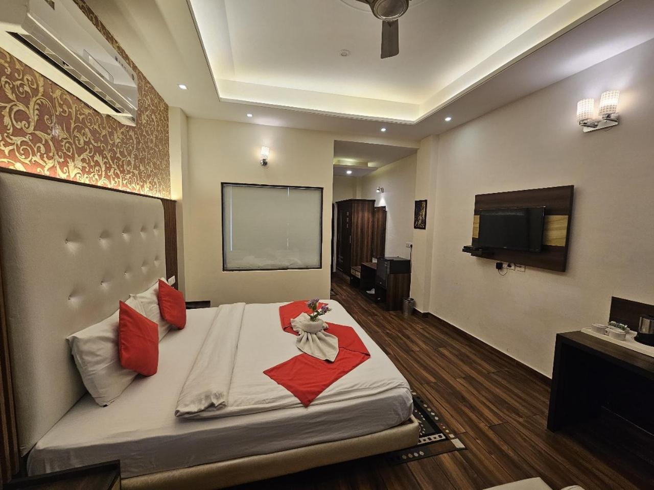 Hotel Kasauli View !! Balcony Rooms ! Terrace ! Restaurant ! Main Highway ! Garden !! Exterior photo