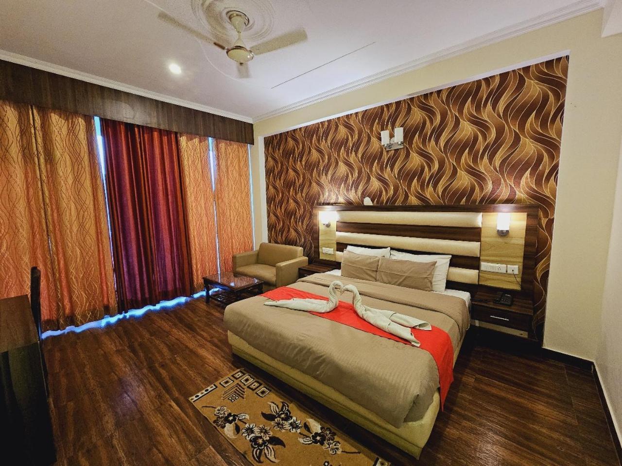 Hotel Kasauli View !! Balcony Rooms ! Terrace ! Restaurant ! Main Highway ! Garden !! Exterior photo