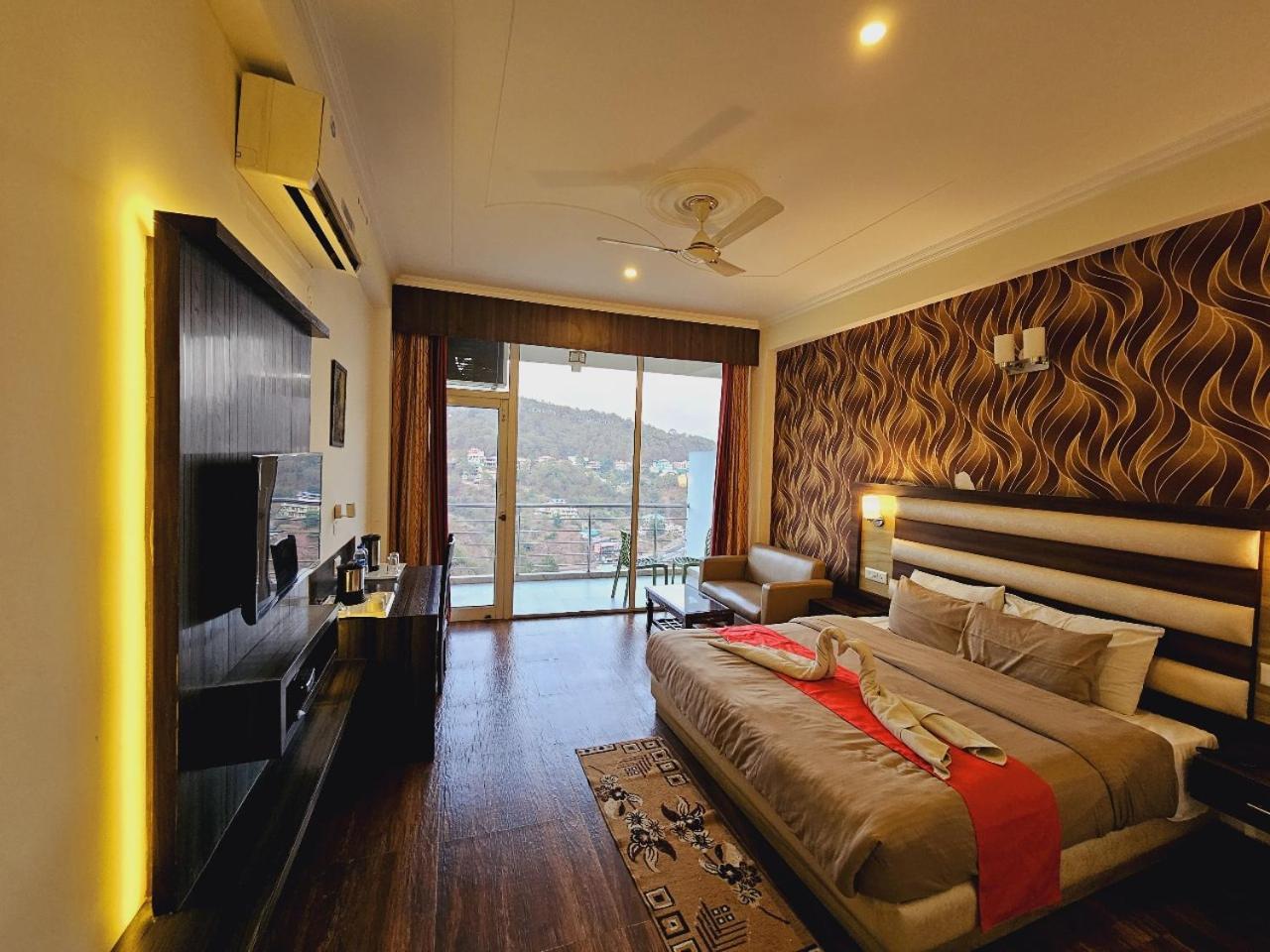 Hotel Kasauli View !! Balcony Rooms ! Terrace ! Restaurant ! Main Highway ! Garden !! Exterior photo