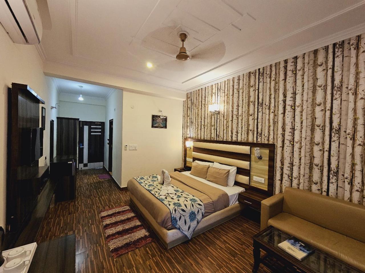 Hotel Kasauli View !! Balcony Rooms ! Terrace ! Restaurant ! Main Highway ! Garden !! Exterior photo