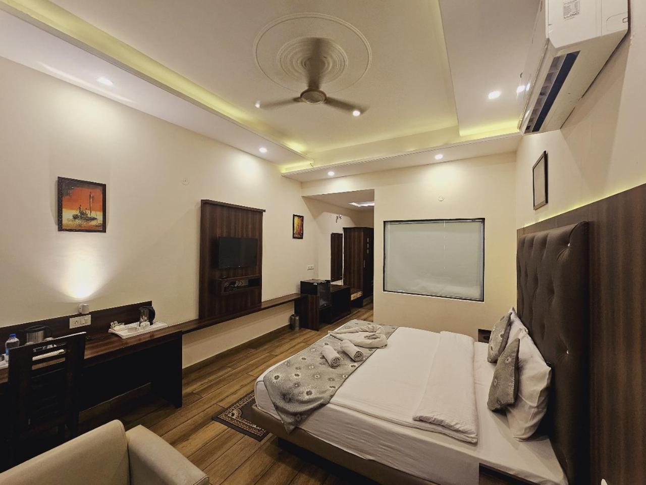 Hotel Kasauli View !! Balcony Rooms ! Terrace ! Restaurant ! Main Highway ! Garden !! Exterior photo